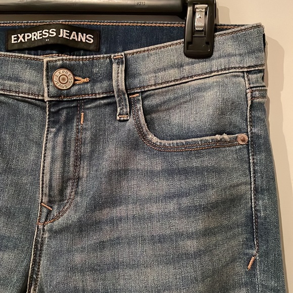 Express Jeans with Roses Embroidered on the side, Ankle Legging, Mid Rise - Picture 7 of 14